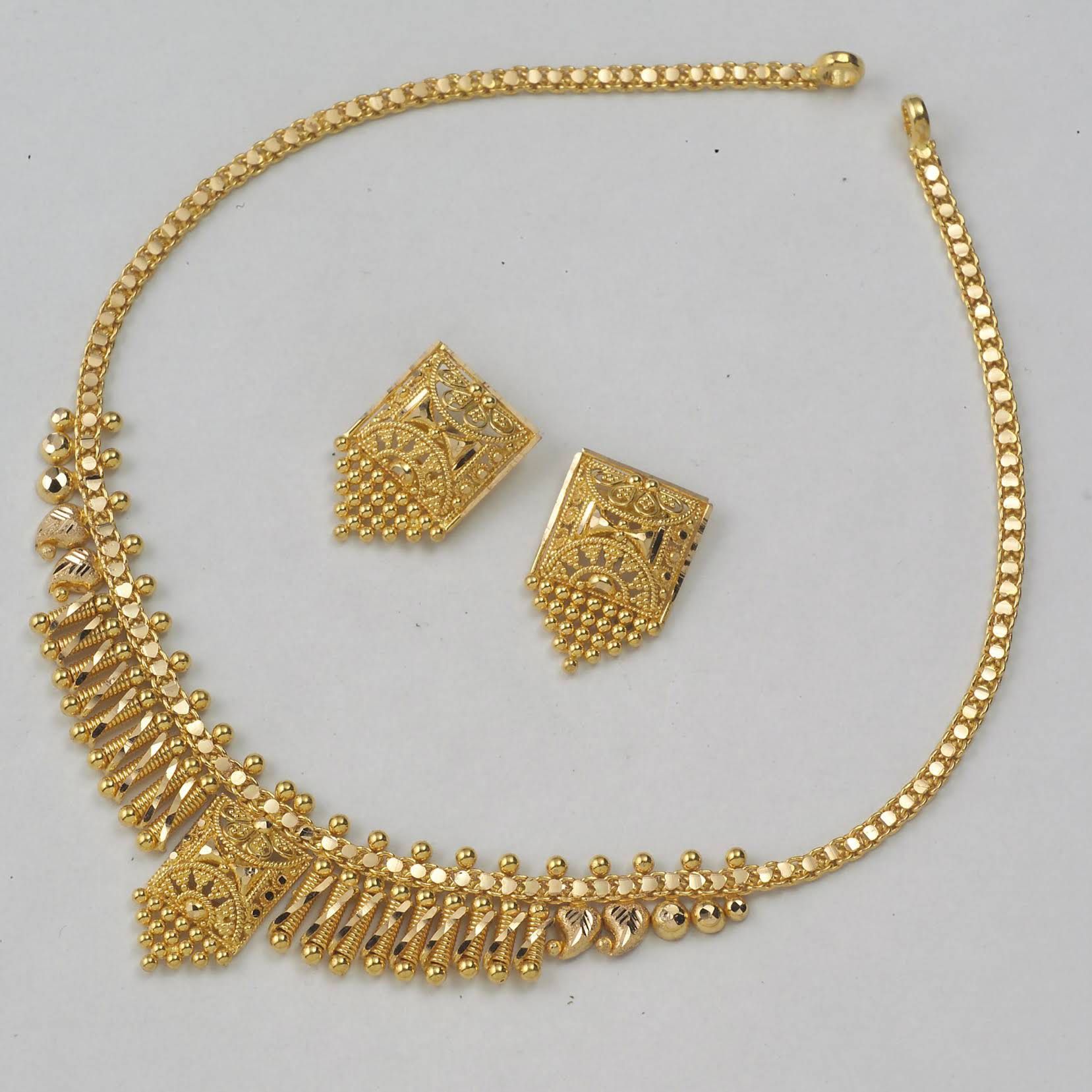 Stylish and functional design gold necklace 