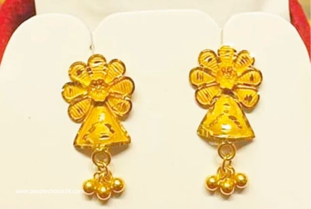 Floral gold earrings in 2 grams 
