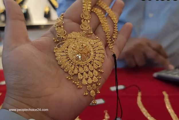 Floral design gold long necklace 
