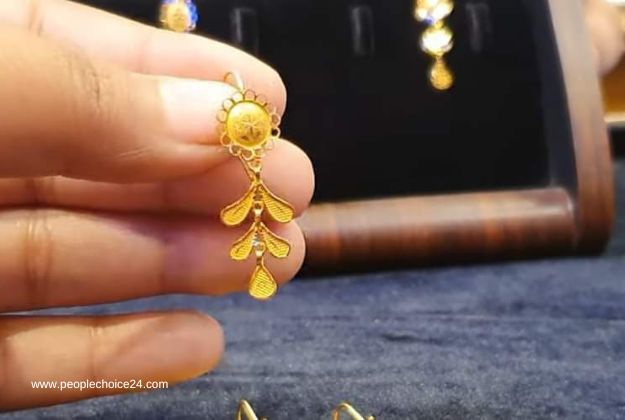 2 grams regular use gold earrings 