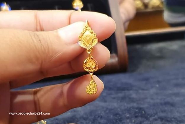 Regular use gold earrings for women 
