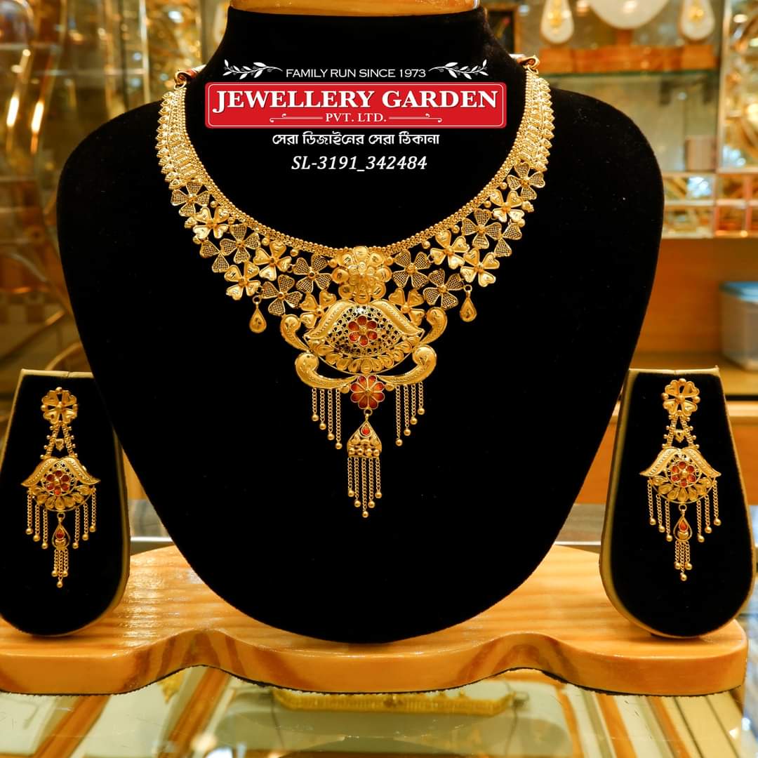 Expensive bridal necklace set