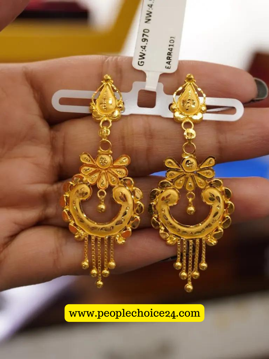 Beautiful gold earrings 