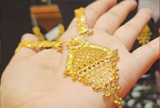 Square shaped necklace