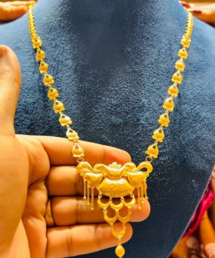 Ultra modern necklace desing