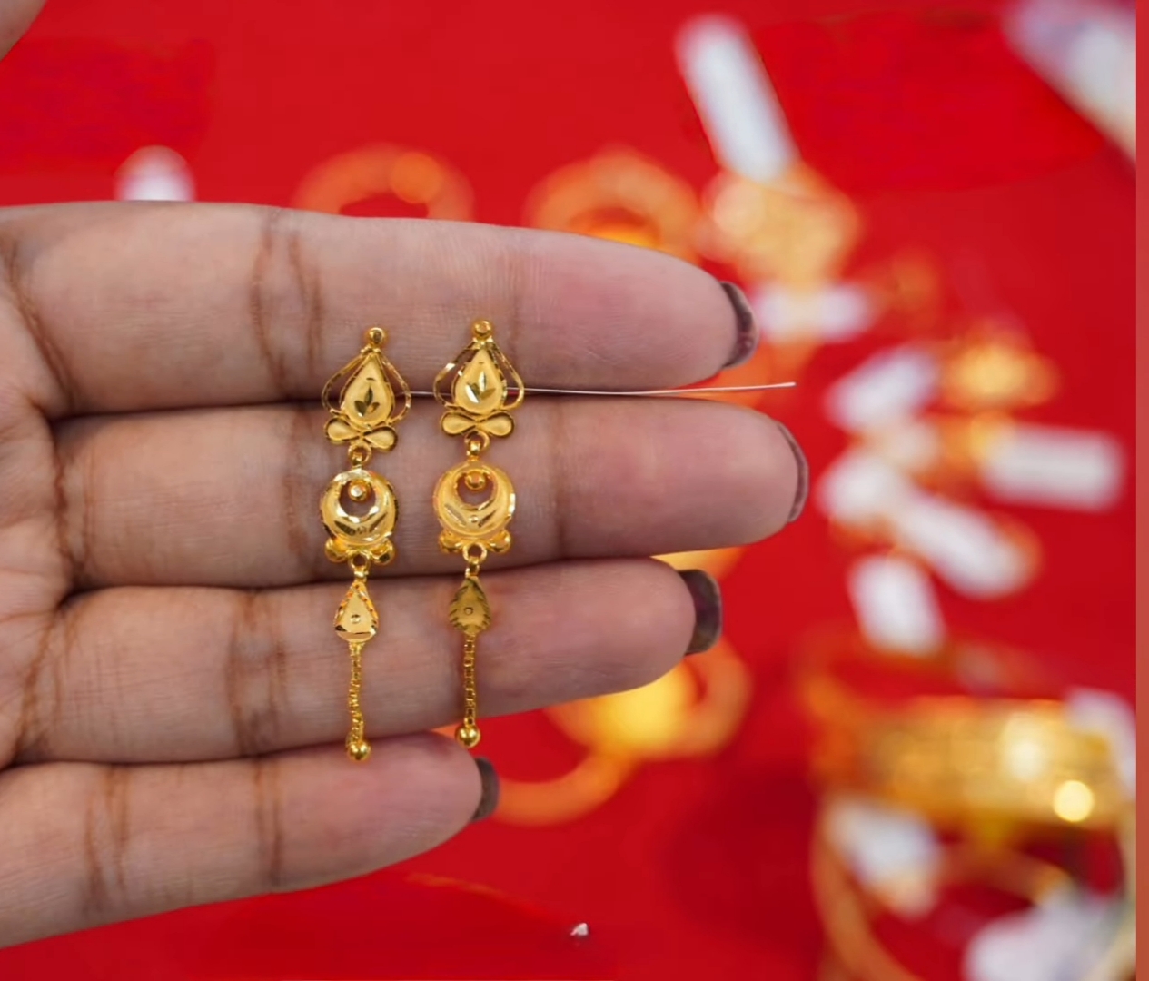 The earring design looks like the moon.