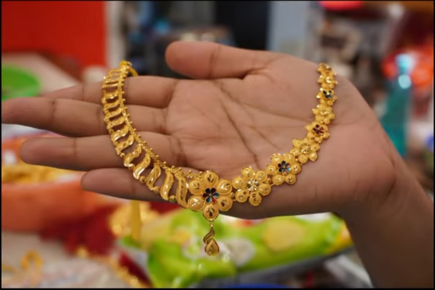 Lightweight necklace designs 