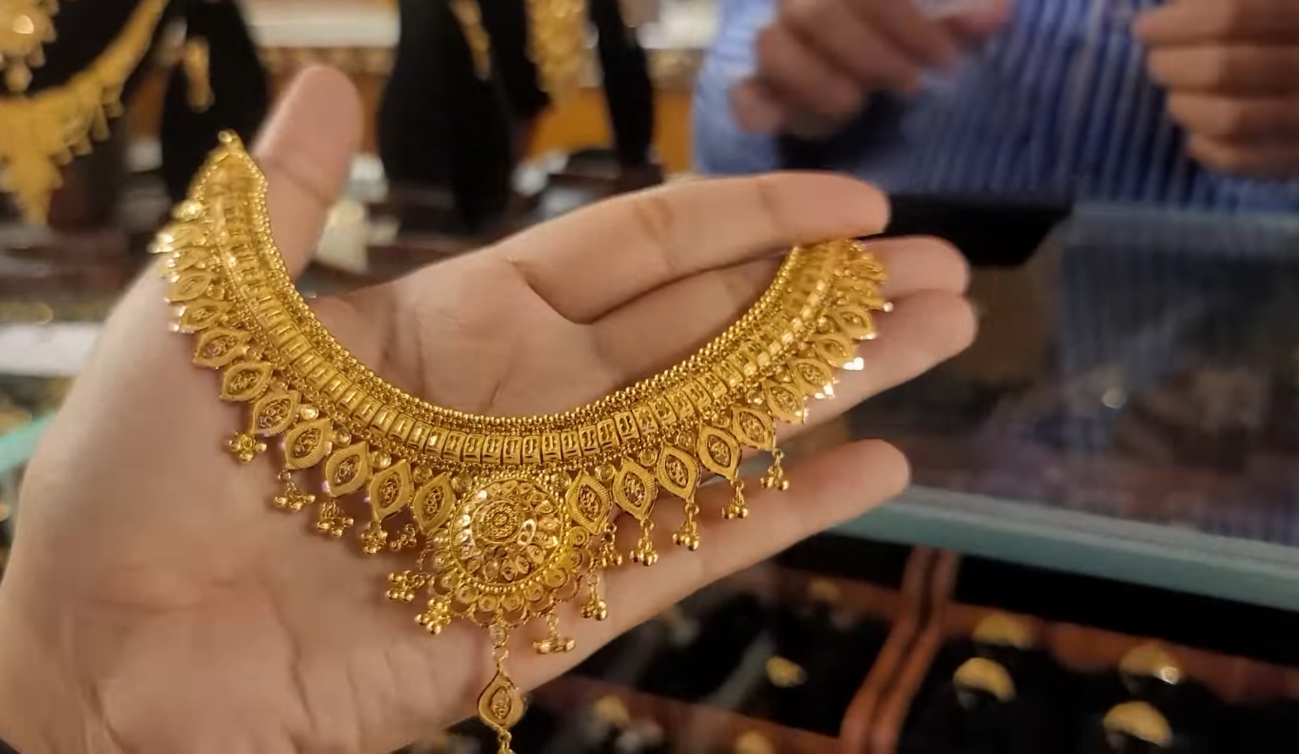 Lightweight necklace designs